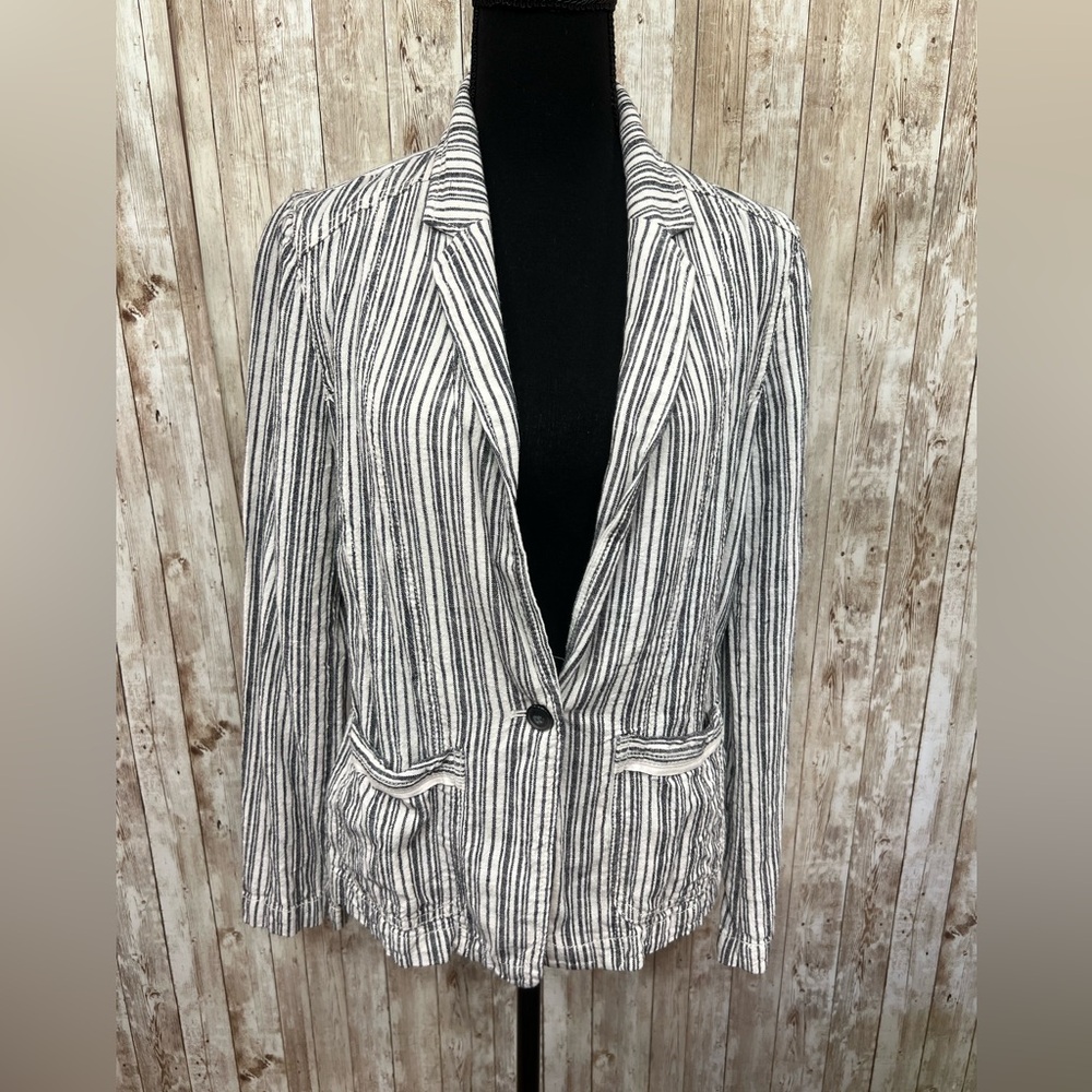 Maurices‎ Black and White Striped Blazer Classic Tailored Style
